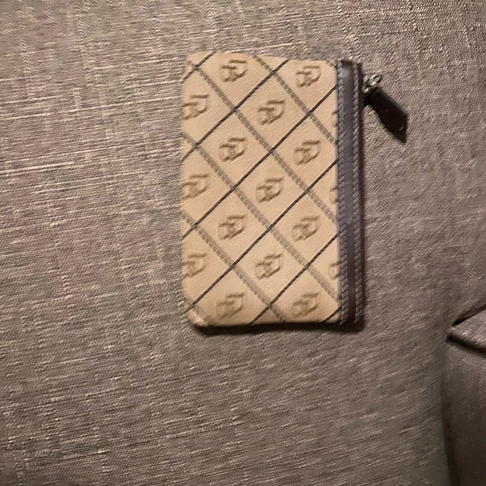 D & B ID wallet